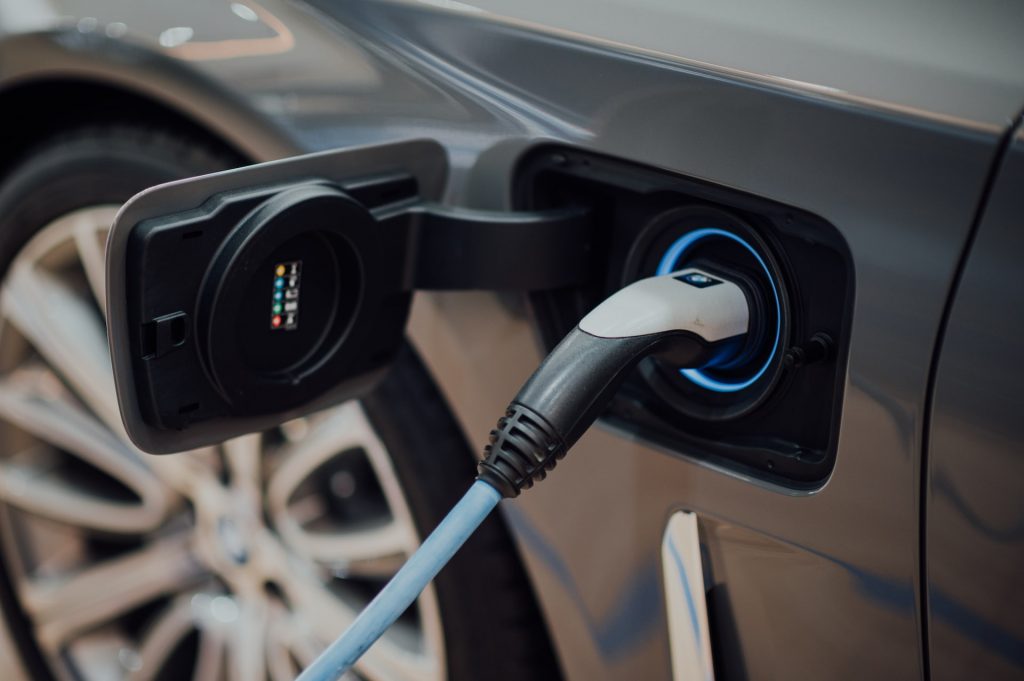 Benefits of Switching To An Electric Or Hybrid Electric Vehicle